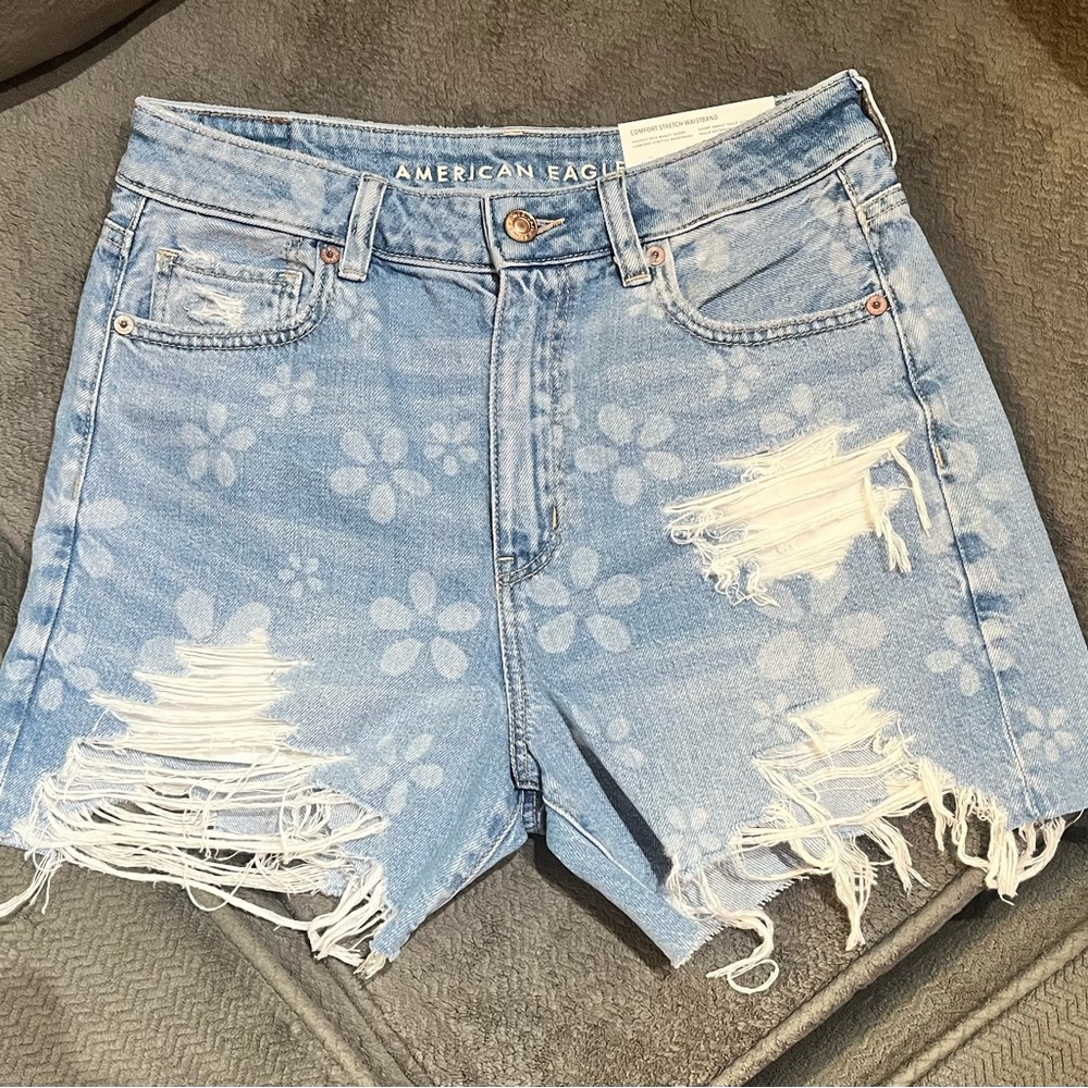 NWT American Eagle high rise baggy flower print denim shorts